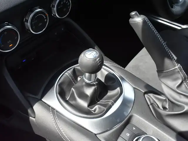 マツダ ロードスター RS 神奈川県 2024(令6)年 0.2万km スノーフレイクホワイトパールマイカ 6M/T/DSCトラックモード/アシンメトリックLSD/8.8インチディスプレイオーディオ/マツダコネクト/AppleCarPlay/AndroidAuto/BOSEスピーカー9スピーカー/地デジTV/USBタイプC端子2個/BILSTEIN製ダンパー/RECARO製ブラックナッパ革アルカンターラコンビシート/フロントサスタワーバー/インダクションサウンドエンハンサー/アドバンストキーレスエントリーシステム/iアクティブセンス/スマートブレーキサポート/ブラインドスポットモニター/車線逸脱警報システム/レーダークルーズコントロール/ドラレコ/取扱説明書/保証書