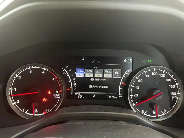 トヨタ ランドクルーザー GRスポーツ 大阪府 2023(令5)年 0.1万km プレシャスホワイトパール トヨタセーフティセンス/・プリクラッシュセーフティ/・レーントレーシングアシスト/・レーンディパーチャーアラート/・ドライバー異常時対応アシスト/・レーダークルーズコントロール/・ロードサインアシスト/・パーキングサポートブレーキ/（前後静止物・後方接近車両・後方歩行者）/・アダプティブハイビームシステム/T-Connectナビゲーションシステム/・JBLプレミアムサウンドシステム/・バックカメラ/・アラウンドビューモニター/・フルセグTV/クールBOX/トヨタ純正18インチホイール（マットグレー塗装）/・Bluetooth/先行発進告知機能/ブラインドスポットモニター/サイドステップ/パワーバックドア/ステアリングヒーター/ルーフレール/ワンオーナー/新車保証書/取扱説明書
