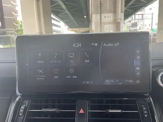 トヨタ ランドクルーザー GRスポーツ 大阪府 2023(令5)年 0.1万km プレシャスホワイトパール トヨタセーフティセンス/・プリクラッシュセーフティ/・レーントレーシングアシスト/・レーンディパーチャーアラート/・ドライバー異常時対応アシスト/・レーダークルーズコントロール/・ロードサインアシスト/・パーキングサポートブレーキ/（前後静止物・後方接近車両・後方歩行者）/・アダプティブハイビームシステム/T-Connectナビゲーションシステム/・JBLプレミアムサウンドシステム/・バックカメラ/・アラウンドビューモニター/・フルセグTV/クールBOX/トヨタ純正18インチホイール（マットグレー塗装）/・Bluetooth/先行発進告知機能/ブラインドスポットモニター/サイドステップ/パワーバックドア/ステアリングヒーター/ルーフレール/ワンオーナー/新車保証書/取扱説明書