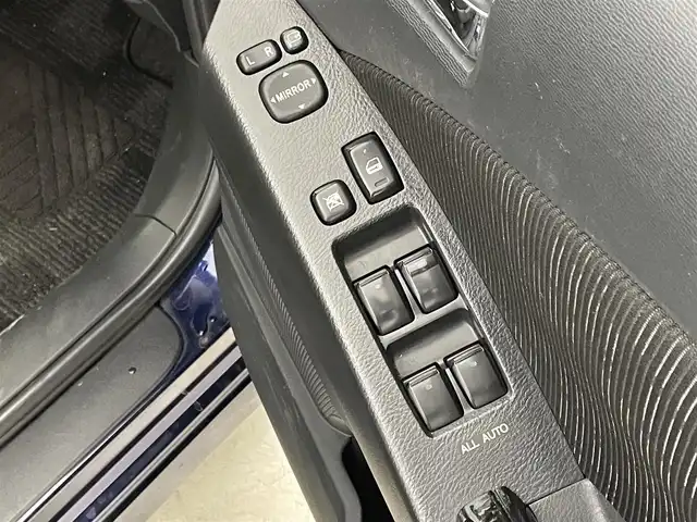 トヨタ アイシス プラタナ Vセレクション 群馬県 2013(平25)年 5.5万km ダークブルーマイカ 純正フリップダウンモニター　純正７インチナビ　両側パワースライドドア　バックカメラ　Ｂｌｕｅｔｏｏｔｈ　フルセグＴＶ　ＥＴＣ　スマートキー　プッシュスタート　純正ＡＷ　キセノンヘッドライト　禁煙車