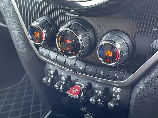 ＭＩＮＩ ＢＭＷ ミニ クロスオーバー クーパー SD オール4 青森県 2021(令3)年 4.4万km セージグリーンメタリック /ワンオーナー/4WD/ディーゼル/ターボ/純正HDDナビ/ (Bluetooth/radio)/ヘッドアップディスプレイ/アダプティブクルーズコントロール/パワーバックドア/前席シートヒーター/前後バンパーセンサー/バックカメラ/インテリジェントセーフティ/ミラー一体型ETC/LEDオートライト・フォグ/オートワイパー/ルーフレール/リア5面プライバシーガラス/W/サイド/カーテンエアバッグ /ABS/スマートキーx2/保証書・取扱説明書/ノーマルタイヤ(225/45R19)+/ OZレーシングアルミホイール積込