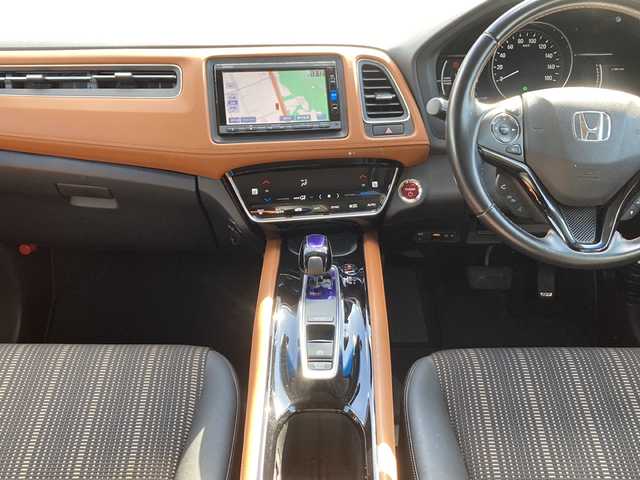 ホンダ ヴェゼル ハイブリッド Z ホンダセンシング 佐賀県 2016(平28)年 9.2万km ルーセブラックM ワンオーナー/Gathersナビ/バックカメラ/衝突被害軽減ブレーキ/路線逸脱警報/アダプティブクルーズコントロール/電動パーキングブレーキ/オートブレーキホールド/ステアリングリモコン/パドルシフト/ハーフレザーシート/シートヒーター/ドライブレコーダー/ビルトインＥＴＣ/プッシュスタート/スマートキー/LEDヘッドライト/フォグライト/純正アルミホイール