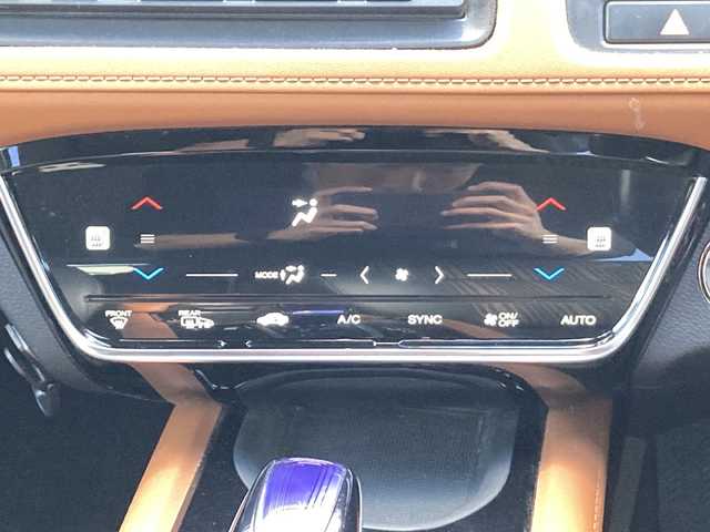 ホンダ ヴェゼル ハイブリッド Z ホンダセンシング 佐賀県 2016(平28)年 9.2万km ルーセブラックM ワンオーナー/Gathersナビ/バックカメラ/衝突被害軽減ブレーキ/路線逸脱警報/アダプティブクルーズコントロール/電動パーキングブレーキ/オートブレーキホールド/ステアリングリモコン/パドルシフト/ハーフレザーシート/シートヒーター/ドライブレコーダー/ビルトインＥＴＣ/プッシュスタート/スマートキー/LEDヘッドライト/フォグライト/純正アルミホイール