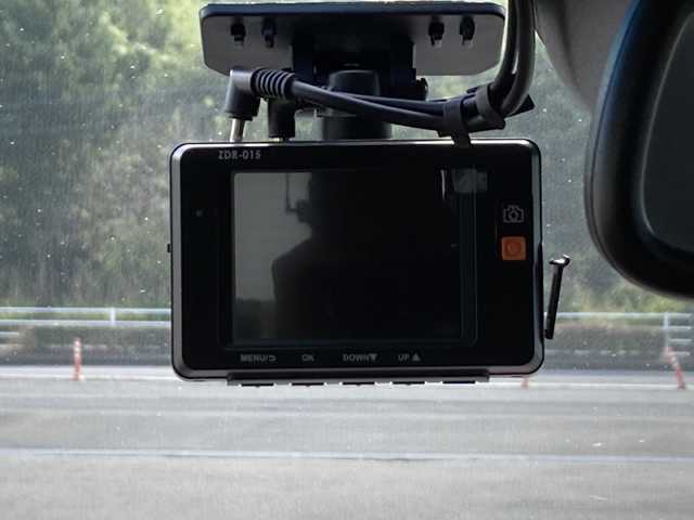 ホンダ ヴェゼル ハイブリッド Z ホンダセンシング 佐賀県 2016(平28)年 9.2万km ルーセブラックM ワンオーナー/Gathersナビ/バックカメラ/衝突被害軽減ブレーキ/路線逸脱警報/アダプティブクルーズコントロール/電動パーキングブレーキ/オートブレーキホールド/ステアリングリモコン/パドルシフト/ハーフレザーシート/シートヒーター/ドライブレコーダー/ビルトインＥＴＣ/プッシュスタート/スマートキー/LEDヘッドライト/フォグライト/純正アルミホイール