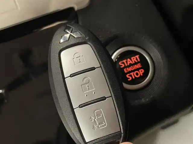 三菱 デリカミニ T 群馬県 2024(令6)年 1.3万km 緑Ⅱ 安全装備/・衝突軽減ブレーキ/・レーンキープアシスト/・ダウンヒルアシスト/・クリアランスソナー/・オートハイビーム/・オートライト/・横滑り防止/社外７インチナビ/・AM/FM/ワンセグTV/・Bluetooth/CD/AUX/バックカメラ/前席シートヒーター/パドルシフト/片側電動スライドドア/ETC/LEDヘッドライト/LEDフォグランプ/純正ドアバイザー/スマートキー/プッシュスタート