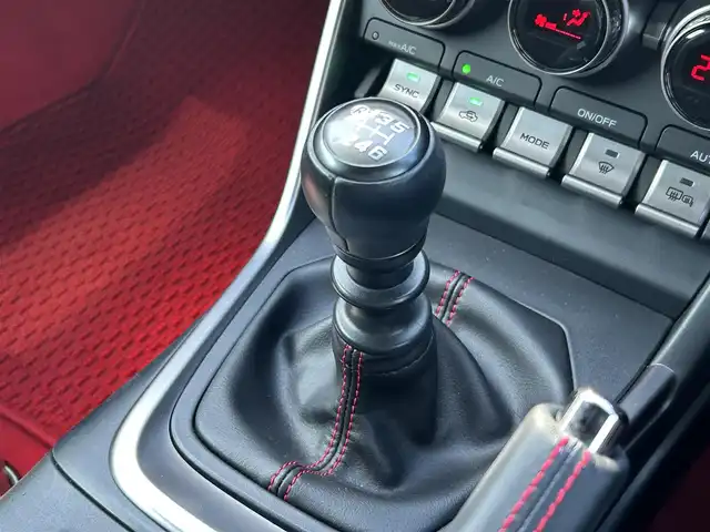 トヨタ ＧＲ８６ RZ 島根県 2023(令5)年 0.7万km クリスタルホワイトパール 登録時走行距離6873km/ワンオーナー/純正9インチナビ（AM/FM/CD/DVD/SD/USB/BT）/フルセグTV/バックカメラ/クルーズコントロール/オートライト/LEDヘッドライト/前席シートヒーター/ETC/プッシュスタート/取扱説明書/保証書/ナビ取扱説明書