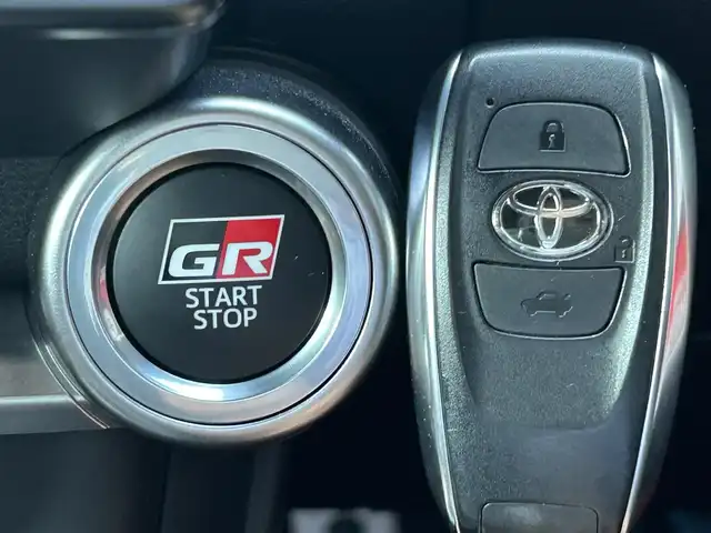 トヨタ ＧＲ８６ RZ 島根県 2023(令5)年 0.7万km クリスタルホワイトパール 登録時走行距離6873km/ワンオーナー/純正9インチナビ（AM/FM/CD/DVD/SD/USB/BT）/フルセグTV/バックカメラ/クルーズコントロール/オートライト/LEDヘッドライト/前席シートヒーター/ETC/プッシュスタート/取扱説明書/保証書/ナビ取扱説明書