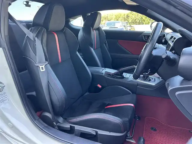 トヨタ ＧＲ８６ RZ 島根県 2023(令5)年 0.7万km クリスタルホワイトパール 登録時走行距離6873km/ワンオーナー/純正9インチナビ（AM/FM/CD/DVD/SD/USB/BT）/フルセグTV/バックカメラ/クルーズコントロール/オートライト/LEDヘッドライト/前席シートヒーター/ETC/プッシュスタート/取扱説明書/保証書/ナビ取扱説明書