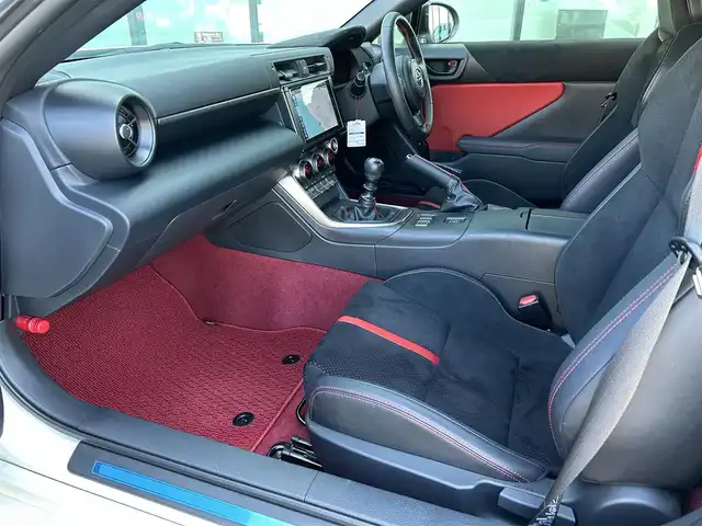 トヨタ ＧＲ８６ RZ 島根県 2023(令5)年 0.7万km クリスタルホワイトパール 登録時走行距離6873km/ワンオーナー/純正9インチナビ（AM/FM/CD/DVD/SD/USB/BT）/フルセグTV/バックカメラ/クルーズコントロール/オートライト/LEDヘッドライト/前席シートヒーター/ETC/プッシュスタート/取扱説明書/保証書/ナビ取扱説明書