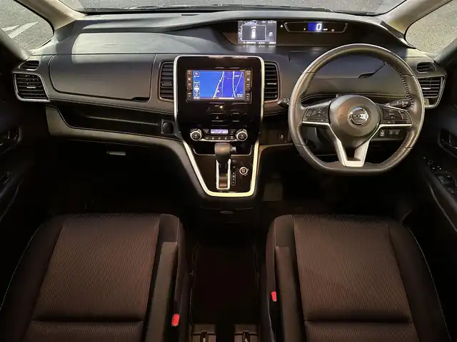 日産 セレナ ハイウェイスター 島根県 2017(平29)年 2.1万km ダイヤモンドブラック 登録時走行距離 20360Km/ワンオーナー/禁煙車/純正ディーラーナビ/フルセグTV/8人乗り/両側パワースライドドア/バックカメラ/HIDヘッドライト/スマートキー/ウィンカーミラー/電動格納ミラー/アイドリングストップ/プッシュスタート/ビルトインETC/16インチ純正アルミ