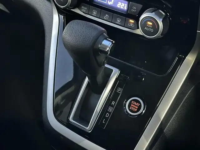 日産 セレナ ハイウェイスター 島根県 2017(平29)年 2.1万km ダイヤモンドブラック 登録時走行距離 20360Km/ワンオーナー/禁煙車/純正ディーラーナビ/フルセグTV/8人乗り/両側パワースライドドア/バックカメラ/HIDヘッドライト/スマートキー/ウィンカーミラー/電動格納ミラー/アイドリングストップ/プッシュスタート/ビルトインETC/16インチ純正アルミ