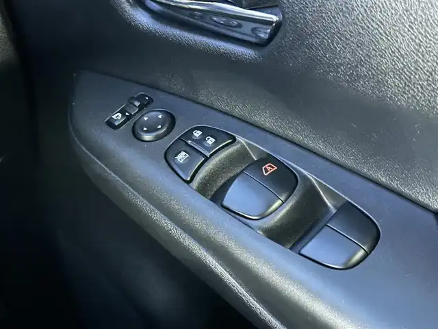 日産 セレナ ハイウェイスター 島根県 2017(平29)年 2.1万km ダイヤモンドブラック 登録時走行距離 20360Km/ワンオーナー/禁煙車/純正ディーラーナビ/フルセグTV/8人乗り/両側パワースライドドア/バックカメラ/HIDヘッドライト/スマートキー/ウィンカーミラー/電動格納ミラー/アイドリングストップ/プッシュスタート/ビルトインETC/16インチ純正アルミ