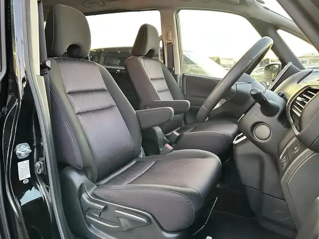 日産 セレナ ハイウェイスター 島根県 2017(平29)年 2.1万km ダイヤモンドブラック 登録時走行距離 20360Km/ワンオーナー/禁煙車/純正ディーラーナビ/フルセグTV/8人乗り/両側パワースライドドア/バックカメラ/HIDヘッドライト/スマートキー/ウィンカーミラー/電動格納ミラー/アイドリングストップ/プッシュスタート/ビルトインETC/16インチ純正アルミ