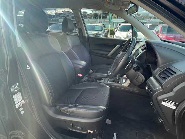 スバル フォレスター 2．0XT アイサイト 茨城県 2013(平25)年 12.5万km ディープシーブルーパール 純正ナビ　/-BT/AM/FM/CD/TV/バックカメラ　/４ＷＤ　/クルーズコントロール　/D席N席パワーシート　/パドルシフト　/スマートキー　/ハーフレザーシート　/D席N席シートヒーター　/純正アルミホイール　/純正オーディオ　/純正フロアマット　/ＥＴＣ/電動格納ミラー/プッシュスタート/X-MODE/アイサイト