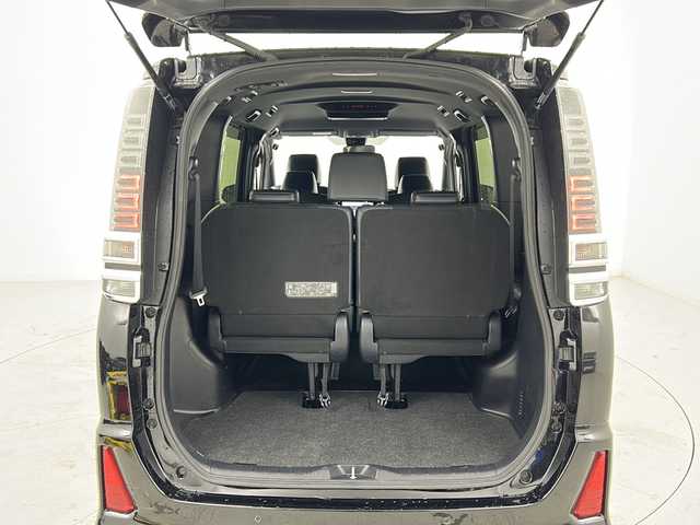 トヨタ ヴォクシー ZS 煌Ⅲ 宮城県 2020(令2)年 6.7万km ブラック 禁煙車/純正12インチフリップダウン/トヨタセーフティセンス/・プリクラッシュセーフティ/・レーンディパーチャーアラート/・オートマチックハイビーム/・レーダークルーズコントロール/両側パワースライドドア/純正10インチナビ/・BT/SD/HDMI/CD/DVD/AM/FM/フルセグTV/バックカメラ/ビルトインETC/革巻きステアリング/ステアリングスイッチ/ハーフレザーシート/サンシェード/シートバックテーブル/LEDヘッドライト/LEDフォグランプ/純正16インチアルミホイール/純正フロアマット/純正ドアバイザー/横滑り防止装置/アイドリングストップ