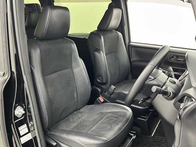 トヨタ ヴォクシー ZS 煌Ⅲ 宮城県 2020(令2)年 6.7万km ブラック 禁煙車/純正12インチフリップダウン/トヨタセーフティセンス/・プリクラッシュセーフティ/・レーンディパーチャーアラート/・オートマチックハイビーム/・レーダークルーズコントロール/両側パワースライドドア/純正10インチナビ/・BT/SD/HDMI/CD/DVD/AM/FM/フルセグTV/バックカメラ/ビルトインETC/革巻きステアリング/ステアリングスイッチ/ハーフレザーシート/サンシェード/シートバックテーブル/LEDヘッドライト/LEDフォグランプ/純正16インチアルミホイール/純正フロアマット/純正ドアバイザー/横滑り防止装置/アイドリングストップ