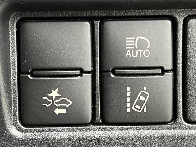 トヨタ ヴォクシー ZS 煌Ⅲ 宮城県 2020(令2)年 6.7万km ブラック 禁煙車/純正12インチフリップダウン/トヨタセーフティセンス/・プリクラッシュセーフティ/・レーンディパーチャーアラート/・オートマチックハイビーム/・レーダークルーズコントロール/両側パワースライドドア/純正10インチナビ/・BT/SD/HDMI/CD/DVD/AM/FM/フルセグTV/バックカメラ/ビルトインETC/革巻きステアリング/ステアリングスイッチ/ハーフレザーシート/サンシェード/シートバックテーブル/LEDヘッドライト/LEDフォグランプ/純正16インチアルミホイール/純正フロアマット/純正ドアバイザー/横滑り防止装置/アイドリングストップ