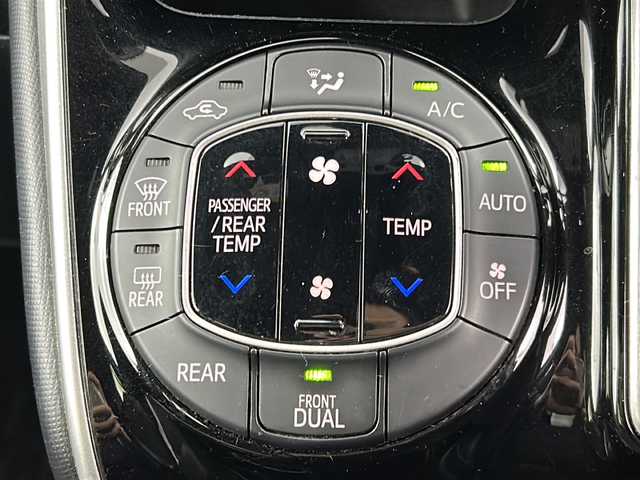 トヨタ ヴォクシー ZS 煌Ⅲ 宮城県 2020(令2)年 6.7万km ブラック 禁煙車/純正12インチフリップダウン/トヨタセーフティセンス/・プリクラッシュセーフティ/・レーンディパーチャーアラート/・オートマチックハイビーム/・レーダークルーズコントロール/両側パワースライドドア/純正10インチナビ/・BT/SD/HDMI/CD/DVD/AM/FM/フルセグTV/バックカメラ/ビルトインETC/革巻きステアリング/ステアリングスイッチ/ハーフレザーシート/サンシェード/シートバックテーブル/LEDヘッドライト/LEDフォグランプ/純正16インチアルミホイール/純正フロアマット/純正ドアバイザー/横滑り防止装置/アイドリングストップ