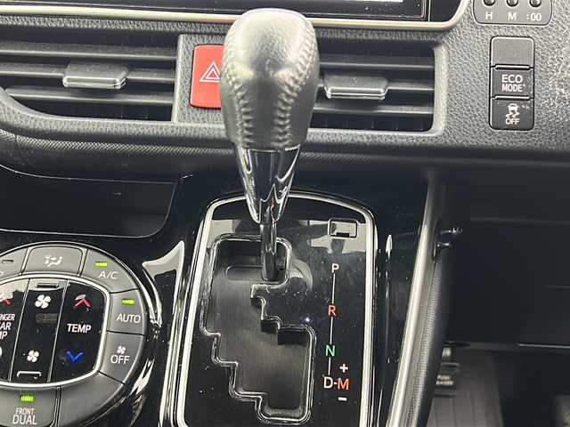 トヨタ ヴォクシー ZS 煌Ⅲ 宮城県 2020(令2)年 6.7万km ブラック 禁煙車/純正12インチフリップダウン/トヨタセーフティセンス/・プリクラッシュセーフティ/・レーンディパーチャーアラート/・オートマチックハイビーム/・レーダークルーズコントロール/両側パワースライドドア/純正10インチナビ/・BT/SD/HDMI/CD/DVD/AM/FM/フルセグTV/バックカメラ/ビルトインETC/革巻きステアリング/ステアリングスイッチ/ハーフレザーシート/サンシェード/シートバックテーブル/LEDヘッドライト/LEDフォグランプ/純正16インチアルミホイール/純正フロアマット/純正ドアバイザー/横滑り防止装置/アイドリングストップ