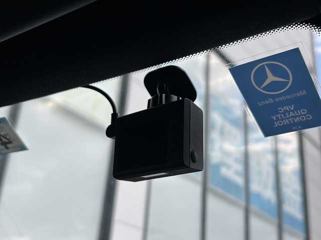 メルセデス・ベンツ Ｃ１８０ アバンギャルド AMGライン 山形県 2015(平27)年 5.4万km イリジウムシルバー 禁煙車/インテリジェントドライブ/ディストロニックプラス/横滑り防止装置/バックカメラ/前後コーナーセンサー/レーンキープアシスト/前方ドライブレコーダー/純正ナビ/（Bluetooth/フルセグ/AM/FM)/ステアリングスイッチ/パドルシフト/レザーシート/前席パワーシート/ビルトインETC/純正フロアマット/HIDヘッドライト/オートライト/スマートキー×２/取扱説明書/記録簿/純正スタッドレスタイヤ積込み）/（225/45/R18)0mm