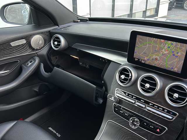 メルセデス・ベンツ Ｃ１８０ アバンギャルド AMGライン 山形県 2015(平27)年 5.4万km イリジウムシルバー 禁煙車/インテリジェントドライブ/ディストロニックプラス/横滑り防止装置/バックカメラ/前後コーナーセンサー/レーンキープアシスト/前方ドライブレコーダー/純正ナビ/（Bluetooth/フルセグ/AM/FM)/ステアリングスイッチ/パドルシフト/レザーシート/前席パワーシート/ビルトインETC/純正フロアマット/HIDヘッドライト/オートライト/スマートキー×２/取扱説明書/記録簿/純正スタッドレスタイヤ積込み）/（225/45/R18)0mm