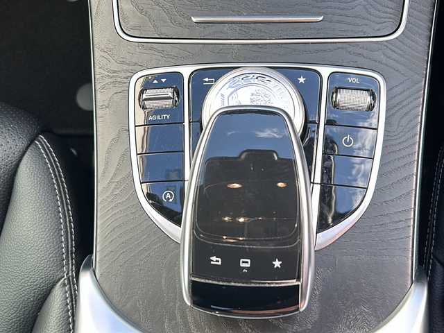 メルセデス・ベンツ Ｃ１８０ アバンギャルド AMGライン 山形県 2015(平27)年 5.4万km イリジウムシルバー 禁煙車/インテリジェントドライブ/ディストロニックプラス/横滑り防止装置/バックカメラ/前後コーナーセンサー/レーンキープアシスト/前方ドライブレコーダー/純正ナビ/（Bluetooth/フルセグ/AM/FM)/ステアリングスイッチ/パドルシフト/レザーシート/前席パワーシート/ビルトインETC/純正フロアマット/HIDヘッドライト/オートライト/スマートキー×２/取扱説明書/記録簿/純正スタッドレスタイヤ積込み）/（225/45/R18)0mm