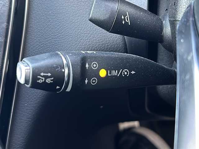 メルセデス・ベンツ Ｃ１８０ アバンギャルド AMGライン 山形県 2015(平27)年 5.4万km イリジウムシルバー 禁煙車/インテリジェントドライブ/ディストロニックプラス/横滑り防止装置/バックカメラ/前後コーナーセンサー/レーンキープアシスト/前方ドライブレコーダー/純正ナビ/（Bluetooth/フルセグ/AM/FM)/ステアリングスイッチ/パドルシフト/レザーシート/前席パワーシート/ビルトインETC/純正フロアマット/HIDヘッドライト/オートライト/スマートキー×２/取扱説明書/記録簿/純正スタッドレスタイヤ積込み）/（225/45/R18)0mm