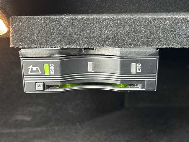 メルセデス・ベンツ Ｃ１８０ アバンギャルド AMGライン 山形県 2015(平27)年 5.4万km イリジウムシルバー 禁煙車/インテリジェントドライブ/ディストロニックプラス/横滑り防止装置/バックカメラ/前後コーナーセンサー/レーンキープアシスト/前方ドライブレコーダー/純正ナビ/（Bluetooth/フルセグ/AM/FM)/ステアリングスイッチ/パドルシフト/レザーシート/前席パワーシート/ビルトインETC/純正フロアマット/HIDヘッドライト/オートライト/スマートキー×２/取扱説明書/記録簿/純正スタッドレスタイヤ積込み）/（225/45/R18)0mm