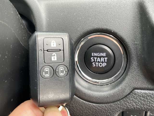 スズキ ソリオ バンディット HV MV 佐賀県 2022(令4)年 1.3万km メロウディープレッドパール 外部検査実施済み/ワンオーナー/両側パワースライドドア/前席シートヒーター/純正メモリナビ/(DVD/フルセグTV/Bluetooth/USB)/全方位カメラ/セーフティーサポート/・デュアルカメラブレーキサポート/・誤発進抑制機能/・後退時ブレーキサポート/・後方誤発進抑制機能/・リアパーキングセンサー/・車線逸脱抑制機能/・車線逸脱警報機能/・ふらつき警報機能/・先行車発進お知らせ機能/・アダプティブクルーズコントロール/・ハイビームアシスト/・標識認識機能/ヘッドアップディスプレイ/純正15インチアルミホイール/スマートキー×２/LEDヘッドライト/ビルトインETC/新車時保証書/取扱説明書