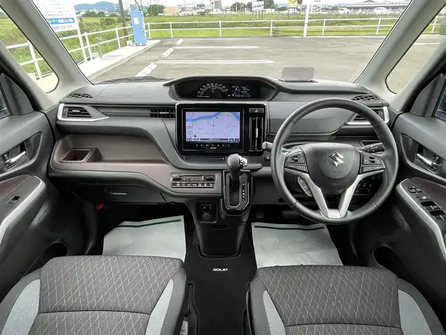 スズキ ソリオ バンディット HV MV 佐賀県 2022(令4)年 1.3万km メロウディープレッドパール ワンオーナー/純正８インチメモリナビ/・フルセグTV/CD/DVD/USB/Bluetooth/全方位モニター/ビルトインETC/ヘッドアップディスプレイ/両側パワースライドドア/後席用サイドサンシェード/D＋N席シートヒーター/革巻きステアリング/ステアリングリモコン/純正15インチアルミホイール/純正LEDヘッドライト/純正LEDフォグライト/純正フロアマット/純正ドアバイザ―/新車保証書/取扱説明書/スペアキー１本/セーフティーサポート/・デュアルカメラブレーキサポート/・誤発進抑制機能/・後退時ブレーキサポート/・後方誤発進抑制機能/・リアパーキングセンサー/・車線逸脱抑制機能/・車線逸脱警報機能/・ふらつき警報機能/・先行車発進お知らせ機能/・アダプティブクルーズコントロール/・ハイビームアシスト/・標識認識機能