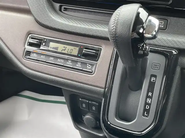 スズキ ソリオ バンディット HV MV 佐賀県 2022(令4)年 1.3万km メロウディープレッドパール ワンオーナー/純正８インチメモリナビ/・フルセグTV/CD/DVD/USB/Bluetooth/全方位モニター/ビルトインETC/ヘッドアップディスプレイ/両側パワースライドドア/後席用サイドサンシェード/D＋N席シートヒーター/革巻きステアリング/ステアリングリモコン/純正15インチアルミホイール/純正LEDヘッドライト/純正LEDフォグライト/純正フロアマット/純正ドアバイザ―/新車保証書/取扱説明書/スペアキー１本/セーフティーサポート/・デュアルカメラブレーキサポート/・誤発進抑制機能/・後退時ブレーキサポート/・後方誤発進抑制機能/・リアパーキングセンサー/・車線逸脱抑制機能/・車線逸脱警報機能/・ふらつき警報機能/・先行車発進お知らせ機能/・アダプティブクルーズコントロール/・ハイビームアシスト/・標識認識機能