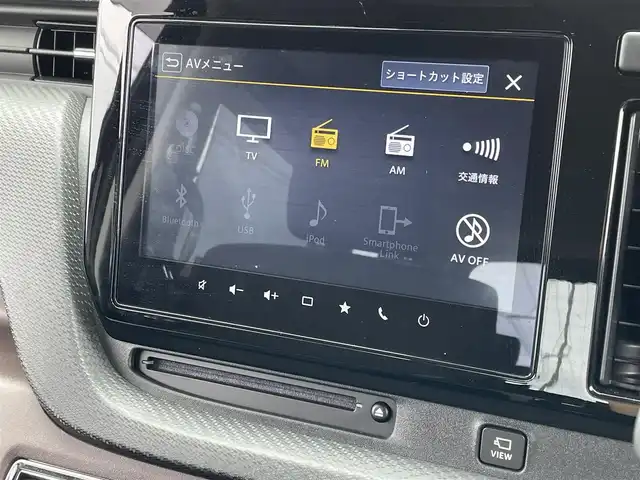 スズキ ソリオ バンディット HV MV 佐賀県 2022(令4)年 1.3万km メロウディープレッドパール ワンオーナー/純正８インチメモリナビ/・フルセグTV/CD/DVD/USB/Bluetooth/全方位モニター/ビルトインETC/ヘッドアップディスプレイ/両側パワースライドドア/後席用サイドサンシェード/D＋N席シートヒーター/革巻きステアリング/ステアリングリモコン/純正15インチアルミホイール/純正LEDヘッドライト/純正LEDフォグライト/純正フロアマット/純正ドアバイザ―/新車保証書/取扱説明書/スペアキー１本/セーフティーサポート/・デュアルカメラブレーキサポート/・誤発進抑制機能/・後退時ブレーキサポート/・後方誤発進抑制機能/・リアパーキングセンサー/・車線逸脱抑制機能/・車線逸脱警報機能/・ふらつき警報機能/・先行車発進お知らせ機能/・アダプティブクルーズコントロール/・ハイビームアシスト/・標識認識機能