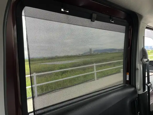 スズキ ソリオ バンディット HV MV 佐賀県 2022(令4)年 1.3万km メロウディープレッドパール ワンオーナー/純正８インチメモリナビ/・フルセグTV/CD/DVD/USB/Bluetooth/全方位モニター/ビルトインETC/ヘッドアップディスプレイ/両側パワースライドドア/後席用サイドサンシェード/D＋N席シートヒーター/革巻きステアリング/ステアリングリモコン/純正15インチアルミホイール/純正LEDヘッドライト/純正LEDフォグライト/純正フロアマット/純正ドアバイザ―/新車保証書/取扱説明書/スペアキー１本/セーフティーサポート/・デュアルカメラブレーキサポート/・誤発進抑制機能/・後退時ブレーキサポート/・後方誤発進抑制機能/・リアパーキングセンサー/・車線逸脱抑制機能/・車線逸脱警報機能/・ふらつき警報機能/・先行車発進お知らせ機能/・アダプティブクルーズコントロール/・ハイビームアシスト/・標識認識機能