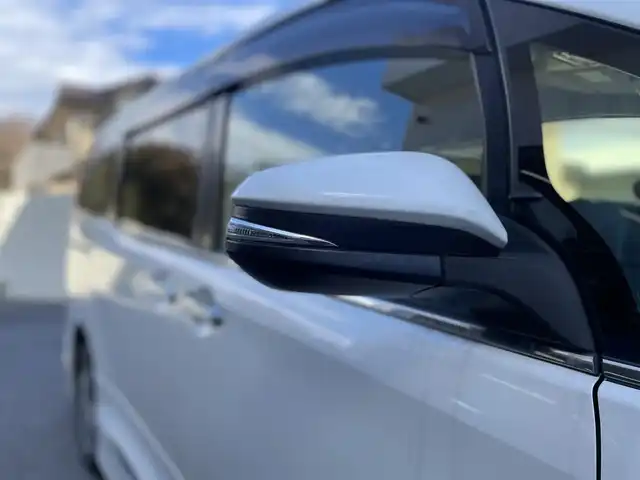 トヨタ エスクァイア ハイブリッド Gi 千葉県 2016(平28)年 6.9万km ホワイトパールクリスタルシャイン モデリスタエアロ/純正ナビ【フルセグ、BT、CD】/純正15インチアルミホイール/純正ドラレコ（前：DRT-H64A）/純正インテリアイルミネーション/純正フリップダウンモニター/純正フロアマット/社外15インチアルミ付冬タイヤ積込/ビルトインETC/クルーズコントロール/TRC/前席ヒーター/デュアルAC/置くだけ充電/オートライト/フォグ/ロック連動ミラー/バックカメラ/ドアバイザー/保証書