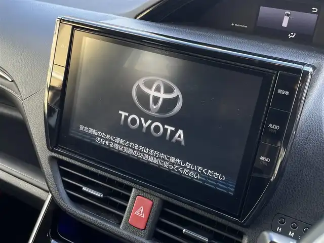 トヨタ エスクァイア ハイブリッド Gi 千葉県 2016(平28)年 6.9万km ホワイトパールクリスタルシャイン モデリスタエアロ/純正ナビ【フルセグ、BT、CD】/純正15インチアルミホイール/純正ドラレコ（前：DRT-H64A）/純正インテリアイルミネーション/純正フリップダウンモニター/純正フロアマット/社外15インチアルミ付冬タイヤ積込/ビルトインETC/クルーズコントロール/TRC/前席ヒーター/デュアルAC/置くだけ充電/オートライト/フォグ/ロック連動ミラー/バックカメラ/ドアバイザー/保証書