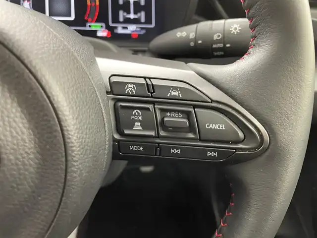 トヨタ ＧＲカローラ RZ 群馬県 2023(令5)年 0.8万km プラチナホワイトパールマイカ 純正ディスプレイオーディオ（コネクティッドナビ対応）Plus/・8スピーカー　JBLサウンドシステム/・10.5インチHDディスプレイ/・USB入力（動画・音楽　再生/給電）　/・Bluetooth(ハンズフリー/オーディオ）/・スマートフォン連携　/（Apple Car Play/Android Auto /Miracast)/カラーヘッドアップディスプレイ/ブラインドスポットモニター［BSM］＋安心降車アシスト［SEA］/リヤクロストラフィックアラート［RCTA］＋クリアランスソナー&バックソナー /＝＝＝＝＝＝＝＝＝＝/純正１０．５型ＤＡ　ＪＢＬサウンドシステム　バックガイドモニター　カラーＨＵＤ　ＢＳＭ　カーボンルーフ　ハーフレザーシート　衝突軽減　ビルトインＥＴＣ２．０　ＡＨＢ　ターボ　６速ｉＭＴ　４ＷＤ　禁煙車