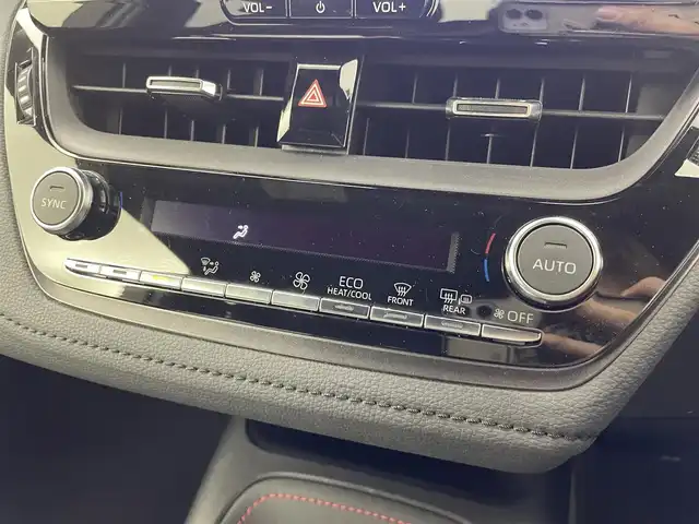 トヨタ ＧＲカローラ RZ 群馬県 2023(令5)年 0.8万km プラチナホワイトパールマイカ 純正ディスプレイオーディオ（コネクティッドナビ対応）Plus/・8スピーカー　JBLサウンドシステム/・10.5インチHDディスプレイ/・USB入力（動画・音楽　再生/給電）　/・Bluetooth(ハンズフリー/オーディオ）/・スマートフォン連携　/（Apple Car Play/Android Auto /Miracast)/カラーヘッドアップディスプレイ/ブラインドスポットモニター［BSM］＋安心降車アシスト［SEA］/リヤクロストラフィックアラート［RCTA］＋クリアランスソナー&バックソナー /＝＝＝＝＝＝＝＝＝＝/純正１０．５型ＤＡ　ＪＢＬサウンドシステム　バックガイドモニター　カラーＨＵＤ　ＢＳＭ　カーボンルーフ　ハーフレザーシート　衝突軽減　ビルトインＥＴＣ２．０　ＡＨＢ　ターボ　６速ｉＭＴ　４ＷＤ　禁煙車