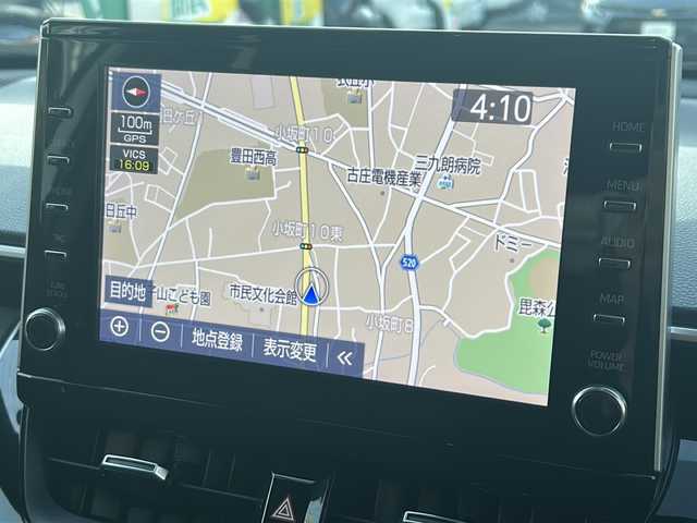 トヨタ カローラ クロス ハイブリッド S 愛知県 2023(令5)年 2.9万km プラチナホワイトパールマイカ /禁煙車/ワンオーナー//メーカーオプション9インチディスプレイ（ナビ機能付き）//フルセグTV//Bluetooth//FM・AM//バックカメラ//ビルトインETC//前方ドライブレコーダー//トヨタセーフティセンス//プリクラッシュセーフティ//レーントレーシングアシスト//オートハイビーム//ロードサインアシスト//レーダークルーズコントロール（全車速追従機能付き）//先行車発進告知機能付き//クリアランスソナー//電動パーキング・ブレーキホールド//LEDオートライト//電格ミラーウィンカー//ISOFIX//プッシュスタート//横滑り防止（TRC）//EVモード//ルーフレール//純正AW付き夏タイヤ4本積み込み//純正フロアマット//スペアキー×1//取扱説明書/新車保証書