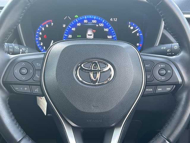 トヨタ カローラ クロス ハイブリッド S 愛知県 2023(令5)年 2.9万km プラチナホワイトパールマイカ /禁煙車/ワンオーナー//メーカーオプション9インチディスプレイ（ナビ機能付き）//フルセグTV//Bluetooth//FM・AM//バックカメラ//ビルトインETC//前方ドライブレコーダー//トヨタセーフティセンス//プリクラッシュセーフティ//レーントレーシングアシスト//オートハイビーム//ロードサインアシスト//レーダークルーズコントロール（全車速追従機能付き）//先行車発進告知機能付き//クリアランスソナー//電動パーキング・ブレーキホールド//LEDオートライト//電格ミラーウィンカー//ISOFIX//プッシュスタート//横滑り防止（TRC）//EVモード//ルーフレール//純正AW付き夏タイヤ4本積み込み//純正フロアマット//スペアキー×1//取扱説明書/新車保証書