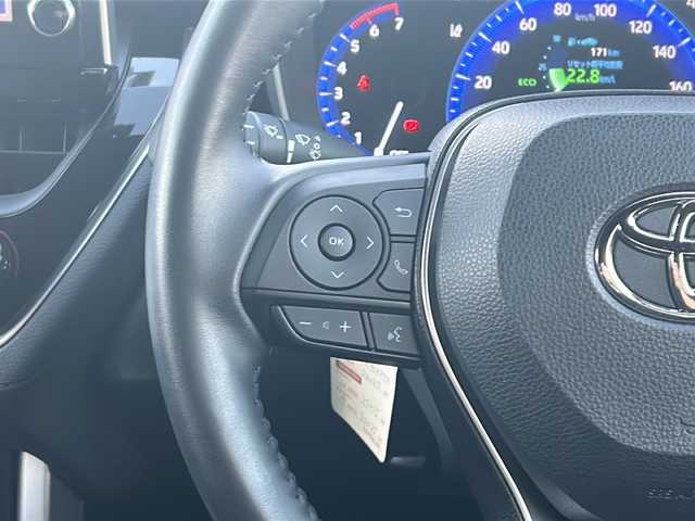 トヨタ カローラ クロス ハイブリッド S 愛知県 2023(令5)年 2.9万km プラチナホワイトパールマイカ /禁煙車/ワンオーナー//メーカーオプション9インチディスプレイ（ナビ機能付き）//フルセグTV//Bluetooth//FM・AM//バックカメラ//ビルトインETC//前方ドライブレコーダー//トヨタセーフティセンス//プリクラッシュセーフティ//レーントレーシングアシスト//オートハイビーム//ロードサインアシスト//レーダークルーズコントロール（全車速追従機能付き）//先行車発進告知機能付き//クリアランスソナー//電動パーキング・ブレーキホールド//LEDオートライト//電格ミラーウィンカー//ISOFIX//プッシュスタート//横滑り防止（TRC）//EVモード//ルーフレール//純正AW付き夏タイヤ4本積み込み//純正フロアマット//スペアキー×1//取扱説明書/新車保証書