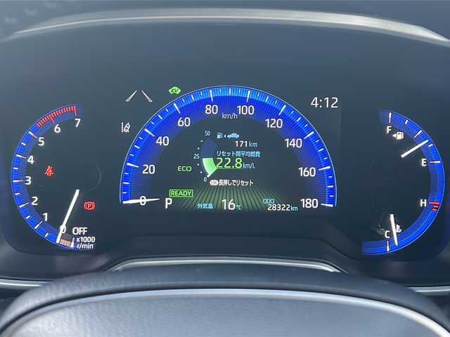 トヨタ カローラ クロス ハイブリッド S 愛知県 2023(令5)年 2.9万km プラチナホワイトパールマイカ /禁煙車/ワンオーナー//メーカーオプション9インチディスプレイ（ナビ機能付き）//フルセグTV//Bluetooth//FM・AM//バックカメラ//ビルトインETC//前方ドライブレコーダー//トヨタセーフティセンス//プリクラッシュセーフティ//レーントレーシングアシスト//オートハイビーム//ロードサインアシスト//レーダークルーズコントロール（全車速追従機能付き）//先行車発進告知機能付き//クリアランスソナー//電動パーキング・ブレーキホールド//LEDオートライト//電格ミラーウィンカー//ISOFIX//プッシュスタート//横滑り防止（TRC）//EVモード//ルーフレール//純正AW付き夏タイヤ4本積み込み//純正フロアマット//スペアキー×1//取扱説明書/新車保証書