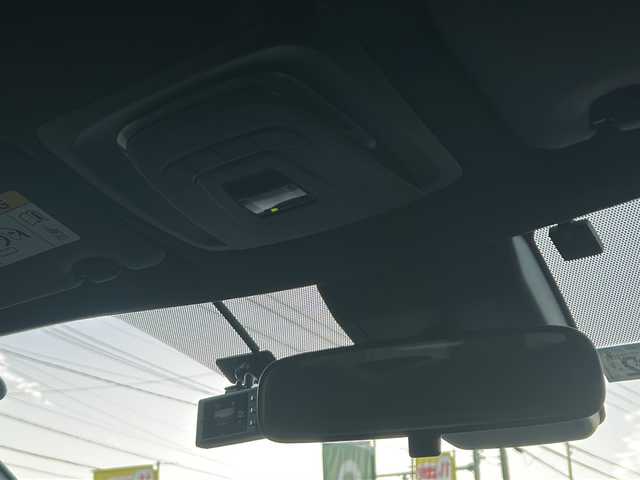 トヨタ カローラ クロス ハイブリッド S 愛知県 2023(令5)年 2.9万km プラチナホワイトパールマイカ /禁煙車/ワンオーナー//メーカーオプション9インチディスプレイ（ナビ機能付き）//フルセグTV//Bluetooth//FM・AM//バックカメラ//ビルトインETC//前方ドライブレコーダー//トヨタセーフティセンス//プリクラッシュセーフティ//レーントレーシングアシスト//オートハイビーム//ロードサインアシスト//レーダークルーズコントロール（全車速追従機能付き）//先行車発進告知機能付き//クリアランスソナー//電動パーキング・ブレーキホールド//LEDオートライト//電格ミラーウィンカー//ISOFIX//プッシュスタート//横滑り防止（TRC）//EVモード//ルーフレール//純正AW付き夏タイヤ4本積み込み//純正フロアマット//スペアキー×1//取扱説明書/新車保証書