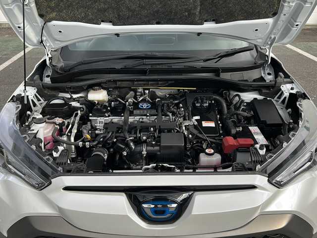 トヨタ カローラ クロス ハイブリッド S 愛知県 2023(令5)年 2.9万km プラチナホワイトパールマイカ /禁煙車/ワンオーナー//メーカーオプション9インチディスプレイ//ナビ機能付き/フルセグTV//Bluetooth//バックカメラ//ビルトインETC//前方ドライブレコーダー//トヨタセーフティセンス//プリクラッシュセーフティ//レーントレーシングアシスト//オートハイビーム//ロードサインアシスト//レーダークルーズコントロール/　（全車速追従機能付き）//先行車発進告知機能付き//クリアランスソナー//電動パーキング・ブレーキホールド//LEDオートライト//電動格納ミラーウィンカー//ISOFIX//プッシュスタート//横滑り防止（TRC）//EVモード//ルーフレール//純正AW付き夏タイヤ4本積み込み//純正フロアマット//取扱説明書/新車保証書//スペアキー