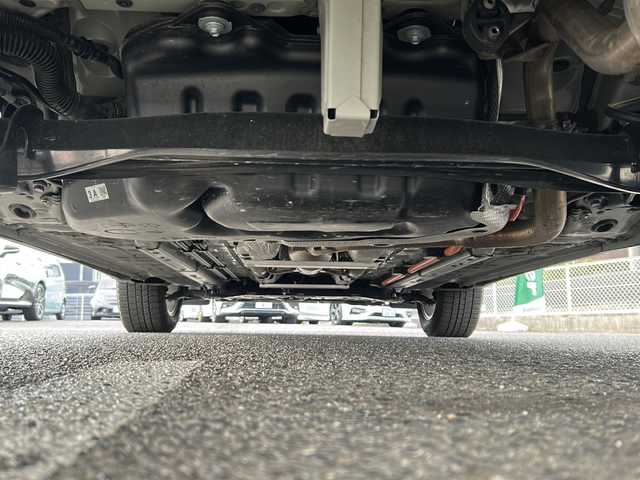 トヨタ カローラ クロス ハイブリッド S 愛知県 2023(令5)年 2.9万km プラチナホワイトパールマイカ /禁煙車/ワンオーナー//メーカーオプション9インチディスプレイ//ナビ機能付き/フルセグTV//Bluetooth//バックカメラ//ビルトインETC//前方ドライブレコーダー//トヨタセーフティセンス//プリクラッシュセーフティ//レーントレーシングアシスト//オートハイビーム//ロードサインアシスト//レーダークルーズコントロール/　（全車速追従機能付き）//先行車発進告知機能付き//クリアランスソナー//電動パーキング・ブレーキホールド//LEDオートライト//電動格納ミラーウィンカー//ISOFIX//プッシュスタート//横滑り防止（TRC）//EVモード//ルーフレール//純正AW付き夏タイヤ4本積み込み//純正フロアマット//取扱説明書/新車保証書//スペアキー