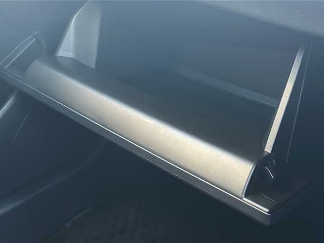 トヨタ カローラ クロス ハイブリッド S 愛知県 2023(令5)年 2.9万km プラチナホワイトパールマイカ /禁煙車/ワンオーナー//メーカーオプション9インチディスプレイ//ナビ機能付き/フルセグTV//Bluetooth//バックカメラ//ビルトインETC//前方ドライブレコーダー//トヨタセーフティセンス//プリクラッシュセーフティ//レーントレーシングアシスト//オートハイビーム//ロードサインアシスト//レーダークルーズコントロール/　（全車速追従機能付き）//先行車発進告知機能付き//クリアランスソナー//電動パーキング・ブレーキホールド//LEDオートライト//電動格納ミラーウィンカー//ISOFIX//プッシュスタート//横滑り防止（TRC）//EVモード//ルーフレール//純正AW付き夏タイヤ4本積み込み//純正フロアマット//取扱説明書/新車保証書//スペアキー