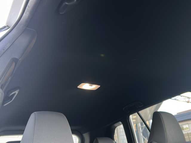 トヨタ カローラ クロス ハイブリッド S 愛知県 2023(令5)年 2.9万km プラチナホワイトパールマイカ /禁煙車/ワンオーナー//メーカーオプション9インチディスプレイ//ナビ機能付き/フルセグTV//Bluetooth//バックカメラ//ビルトインETC//前方ドライブレコーダー//トヨタセーフティセンス//プリクラッシュセーフティ//レーントレーシングアシスト//オートハイビーム//ロードサインアシスト//レーダークルーズコントロール/　（全車速追従機能付き）//先行車発進告知機能付き//クリアランスソナー//電動パーキング・ブレーキホールド//LEDオートライト//電動格納ミラーウィンカー//ISOFIX//プッシュスタート//横滑り防止（TRC）//EVモード//ルーフレール//純正AW付き夏タイヤ4本積み込み//純正フロアマット//取扱説明書/新車保証書//スペアキー