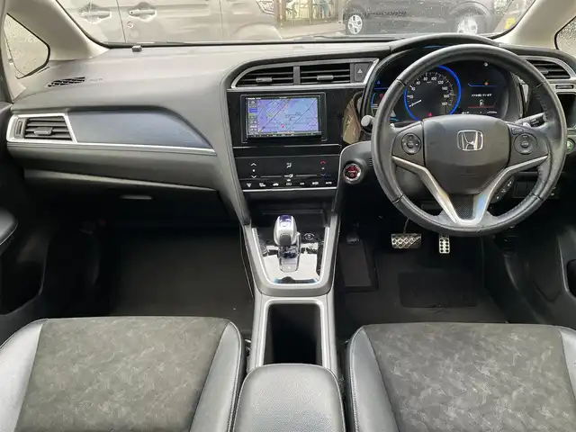 ホンダ シャトル ハイブリッド X スタイルエディション 静岡県 2016(平28)年 10.2万km ホワイトオーキッドパール シティブレーキアクティブシステム/社外ナビ/フルセグTV/DVD/CD/SD/BT/MSV/バックカメラ/ハーフレザーシート/ビルトインETC/LEDヘッドライト/クルーズコントロール/ステアリングスイッチ/パドルシフト/スマートキー×2/保証書/取扱説明書/ナビ取扱説明書/R1/2/3/5点検記録簿有