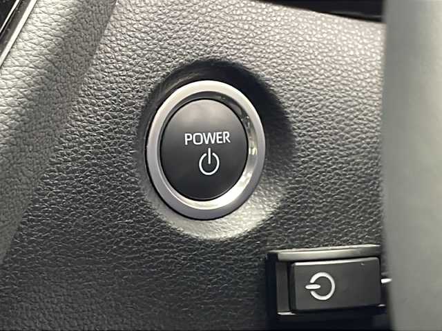 トヨタ カローラツーリング ハイブリッド ダブルバイビー 千葉県 2023(令5)年 2.7万km アティチュードブラックマイカ 衝突軽減ブレーキ/レーンキープアシスト/レーダークルーズコントロール/オートマチックハイビーム/純正メモリナビ/（フルセグ/Bluetooth/USB/FM/AM/HDMI）/バックカメラ/ＥＴＣ/ドライブレコーダー（前後）/ハーフレザーシート/シートヒーター（運転席＋助手席）/ステアリングヒーター/ヘッドアップディスプレイ/LEDヘッドライト/W＋サイド＋カーテンエアバッグ