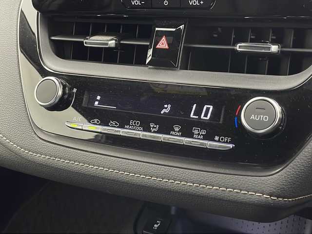 トヨタ カローラツーリング ハイブリッド ダブルバイビー 千葉県 2023(令5)年 2.7万km アティチュードブラックマイカ 衝突軽減ブレーキ/レーンキープアシスト/レーダークルーズコントロール/オートマチックハイビーム/純正メモリナビ/（フルセグ/Bluetooth/USB/FM/AM/HDMI）/バックカメラ/ＥＴＣ/ドライブレコーダー（前後）/ハーフレザーシート/シートヒーター（運転席＋助手席）/ステアリングヒーター/ヘッドアップディスプレイ/LEDヘッドライト/W＋サイド＋カーテンエアバッグ