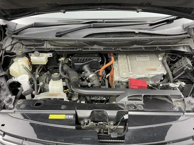 日産 セレナ e－パワー ハイウェイスター V 岡山県 2021(令3)年 13.1万km ダイヤモンドブラック 純正１０インチナビ　/【CD/DVD/Blu-ray/BT/フルセグ】/純正11インチフリップダウンモニター　/アラウンドビューモニター/プロパイロット　/両側電動スライド　/ビルトインＥＴＣ　/ＬＥＤヘッドライト　/純正ドライブレコーダー（前）/デジタルインナーミラー/ブラインドスポットモニター/禁煙車/オートブレーキホールド/踏み間違い防止/フォグライト/スマートキー×2